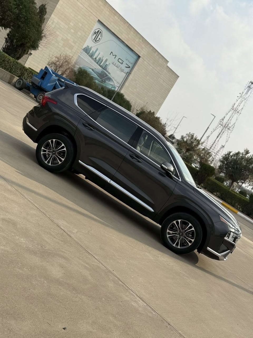 سنتافي موديل 2022 فل بانوراما داخل بيج
بدون صبغ صور ضرر مايطلع 
 5 راكب / رقم اربيل الجديد
فقط بارد بلصفحه بدون دواخل ايرباك برده فقط امامي وخلفي كبس سياره جديده 
ماشيه 28 الف مايل 
محرك 4 سلندر. 2500
دفع رباعي 
المواصفات / 
بصمه ابواب وبصمه تشغيل . تشغيل عن بعد 
كراسي اماميه كهرباء . تدفئه كراسي اماميه 
كراسي جلد اصلي بيج رادار 360 هندبريك كهرباء بردات ابواب خلفيه تشغيل عن بعد 
فحص وهزه ورقم جديد تحويل مباشر 

السعر ٢١٣ بيهه مجال قليل بعد المعاينه
مكان السياره اربيل
واتس واتصال.    ***********
