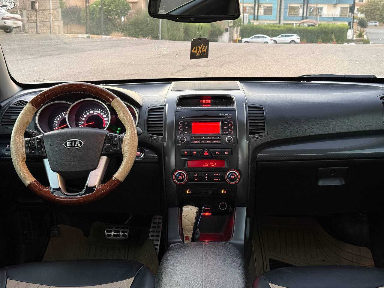 السلام عليكم
كيا سورنتو موديل 2010 وارد خليجي
بدون ضرر بدون صبغ
رقم أربيل هزة جديدة
سنوية 2030 مجددة
السيارة فول مواصفات 1/1
سعر تصال عل رقم 
***********
***********
