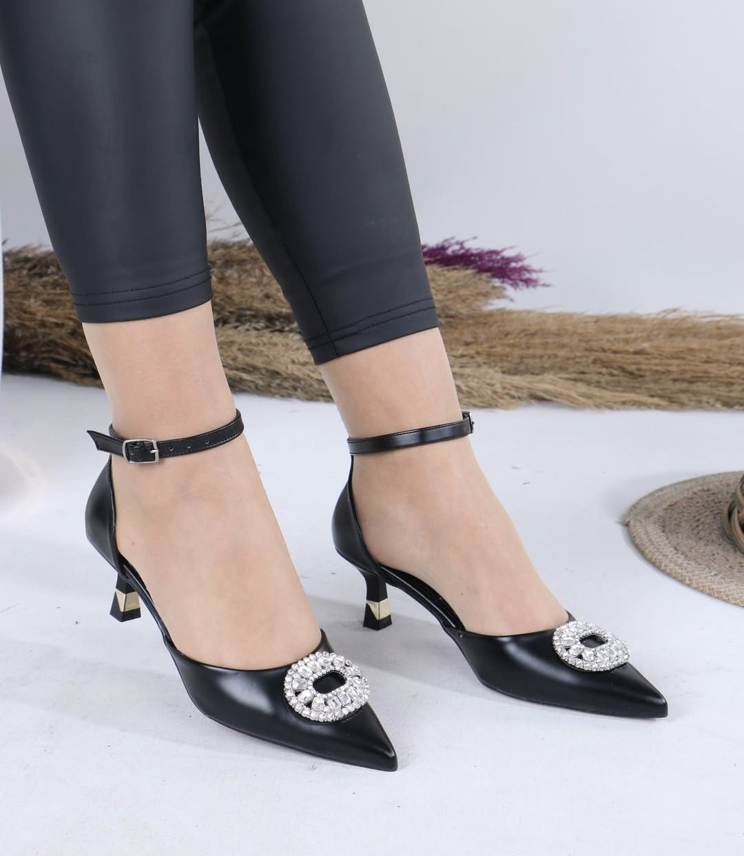 تألقي بأجمل اطلالة وحصريا لدى NH ZARA ✅🥰👇

دبان طبي تركي / نعل الترند لون الاحمر / كعب جديد 🌺🌹

القياسات من 36  الى 40 👌👠👡
السعر 18 الف فقط 💵💕

يرجى متابعة الصفحة ليصلكم كل ما هو جديد 👍

يتوفر خدمة التوصيل داخل الموصل وكافة المحافظات 🚕🚗

لطلب التوصيل يرجى ارسال :
- صورة الموديل مع ذكر اللون والقياس 👝🧳👠👞👟
- اسم الحي مع اقرب نقطه دالة 🏡
- رقم الهاتف ☎️

🌷للمزيد من المنتجات زوروا صفحتنا 🌷
الموصل / الزهور - مجمع عزيز فتحي - الطابق الثالث 🌸
اوقات الدوام من 10 صباحا الى 10 مساءا 🙏⏰

صفحتنا على الانستغرام 👇👇

https://instagram.com/nh_zara?igshid=NTc4MTIwNjQ2YQ=


**إذا كنت صاحب هذا الإعلان وتريد حذفه لأي سبب، رجاءا أرسل رسالة إلى الدعم الفني**