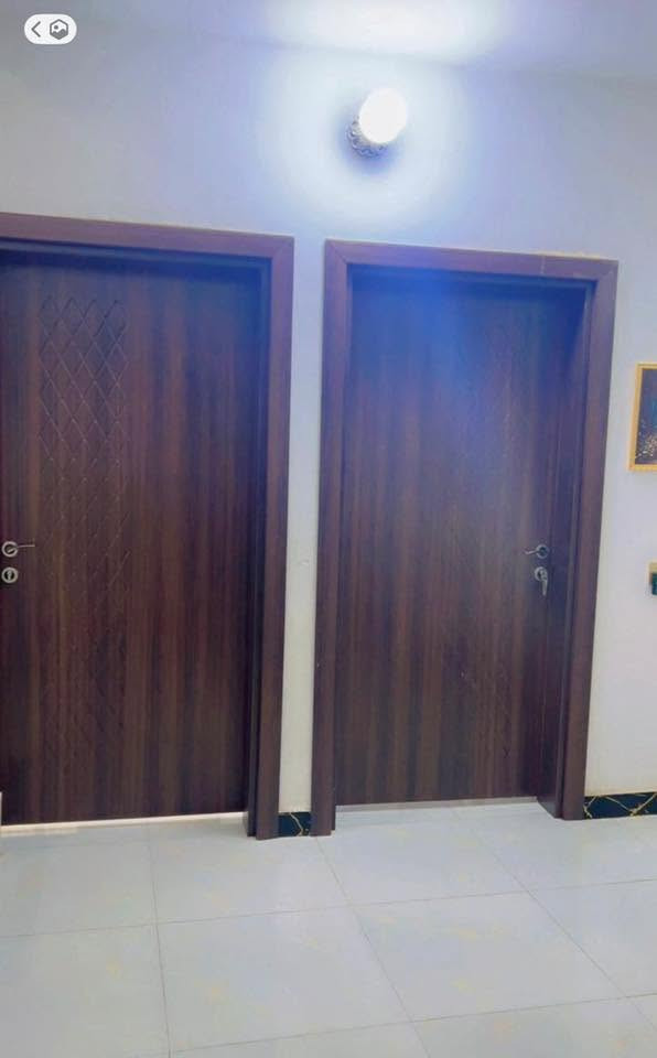 سلام عليكم عندي بيت للبيع زراعي الزوراء 190متر الشارع العام مقابل مول الجوهره خدمات كامله ماء مجاري وكهرباء عقد 117 الرقم ***********

