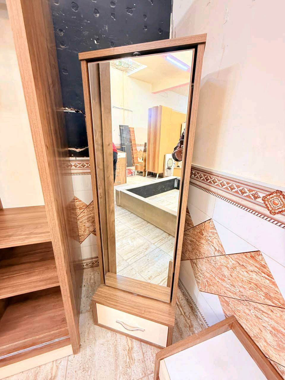 غرفة نوم تركي مستعمل 
تتكون من 👈 8 👈 قطع
نضافة 👈 90%💯🥰
السعر 👈550  فقط
مع نقل وشد داخل بغداد مجاني