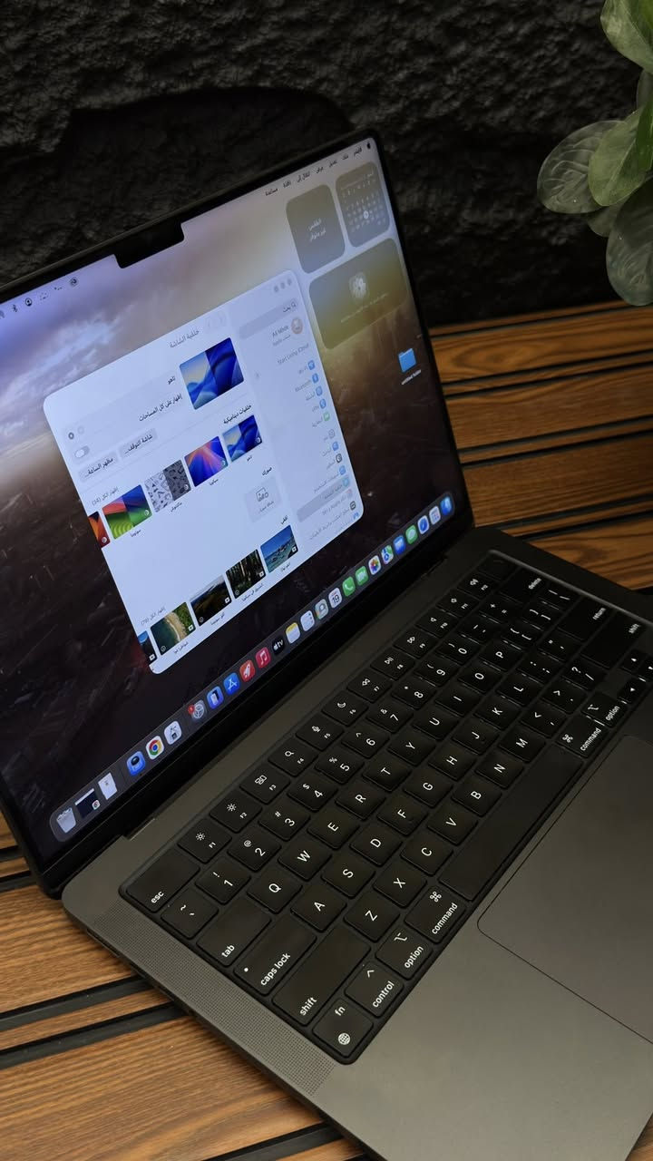 للبيع وحش الإنتاجية: MacBook Pro M3 Pro (18GB RAM / 512GB) - أداء احترافي
:
السلام عليكم،
للبيع لابتوب MacBook Pro الأصلي، معالج M3 Pro الخارق، المخصص للمصممين، المبرمجين، ومحرري الفيديو. الجهاز غني عن التعريف من ناحية السرعة والتحمل.
المواصفات العالية:
 المعالج: Apple M3 Pro (أداء جبار مع الرندرة والمهام الثقيلة).
 الذاكرة (RAM): 18 جيجابايت (تنسى شيء اسمه تعليق أو بطء).
 التخزين (SSD): 512 جيجابايت فائق السرعة.
الحالة الفنية والملحقات:
 النظافة الداخلية: الجهاز أخو الجديد، أداء 100%، الشاشة والبطارية واللوحة بحالة ممتازة جداً ولم يخضع لأي صيانة نهائياً.
 الملحقات: يأتي مع الشاحن الأصلي فقط (بدون الكرتونة).
 الملاحظة الجمالية: توجد آثار خفيفة لمكان ملصقات (ستيكرات) على ظهر اللابتوب، يمكن إخفاؤها بسهولة بملصق جديد أو كفر، وتم مراعاة هذا الشيء في السعر .
السعر: [ 2,100,000]


**إذا كنت صاحب هذا الإعلان وتريد حذفه لأي سبب، رجاءا أرسل رسالة إلى الدعم الفني**