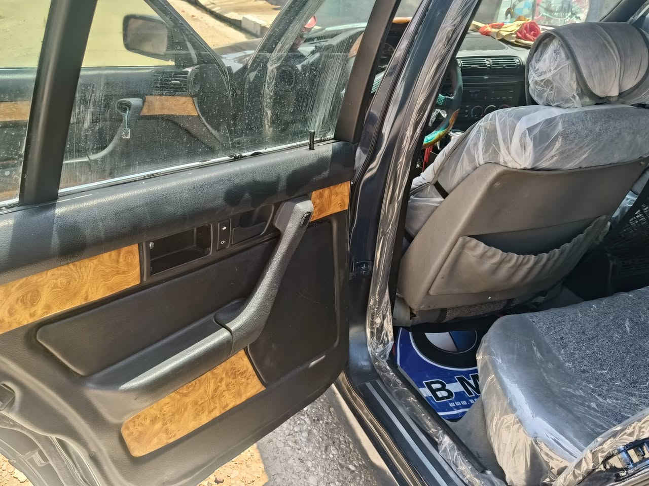 سلام عليكم
 رخصت الادمن
BMW1994
525 أصل فصل بليته وسنويه ومكينه 
سياره فول 
كير اوتو
سلايت طكتين 
دبل يربك
بجم عريض
مكينه شرط
كير شرط
كشنات جلد 
داخل اسود 
تبريد شرط 
لايت صوار زنون
كل كهربائية السياره شرط
صدر امامي خلفي شرط جديد 
كاردن كوبلن شيال كاردن شرط
مري صقر
4 جامعات كهرب 
نضام مركزي الصقر 
دعاميه M
شرط التحويل 
السعر 63 وبيها مجال 
التفاصيل أكثر  خابر وتدلل
***********
***********
اروس حسب القناعه
