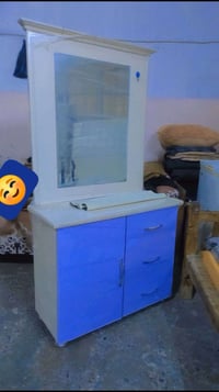 ميز تواليت خشب ثكيل نضافته ٩٠ بلميه ٦٠ قفل واصلك البيت  شراين خبرو عل ...