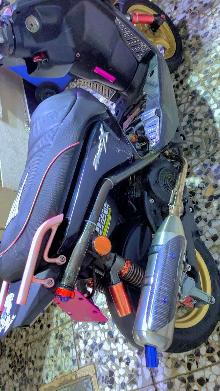 سلام عليكم دراجة سكنس جبلي ام عيون مزوده تزويد اصلي  نضيفه وبيه أوراق دخول كمارك العراق ومنفيس كله اصلي نكره سلف مستعجل على بيعته سعر مليون وخمسين ب
وبيه مجال الطيبين  ***********مكاني بغداد الجديده
