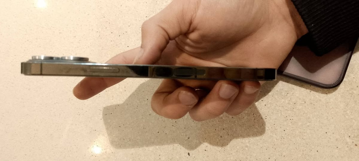 السلام عليكم ايفون 13 برو ماكس بطاريه 86 موبايل هذا     داخل صيانه بس فقط ظهرسعر ب675 والاستفسار على الرقم***********
