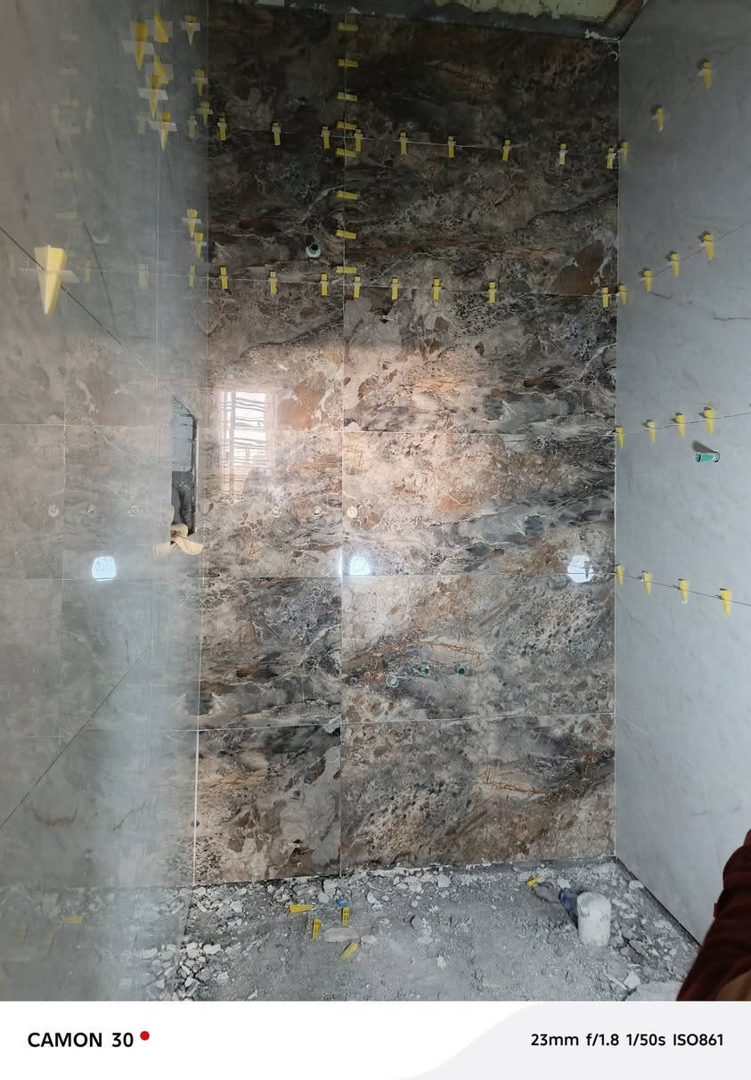 خلفه سيراميك درجه اوله متفرق حاليا ***********
