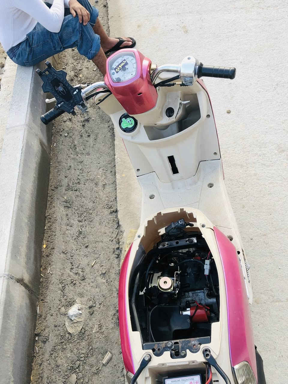 سلام عليكم بوليسي للبيع مامتواجد بلخاص بوشه 55دراجه شغاله منطول لطول سعر 550وبيه مجال رقمي *********** لاتراسل ماجاوب
