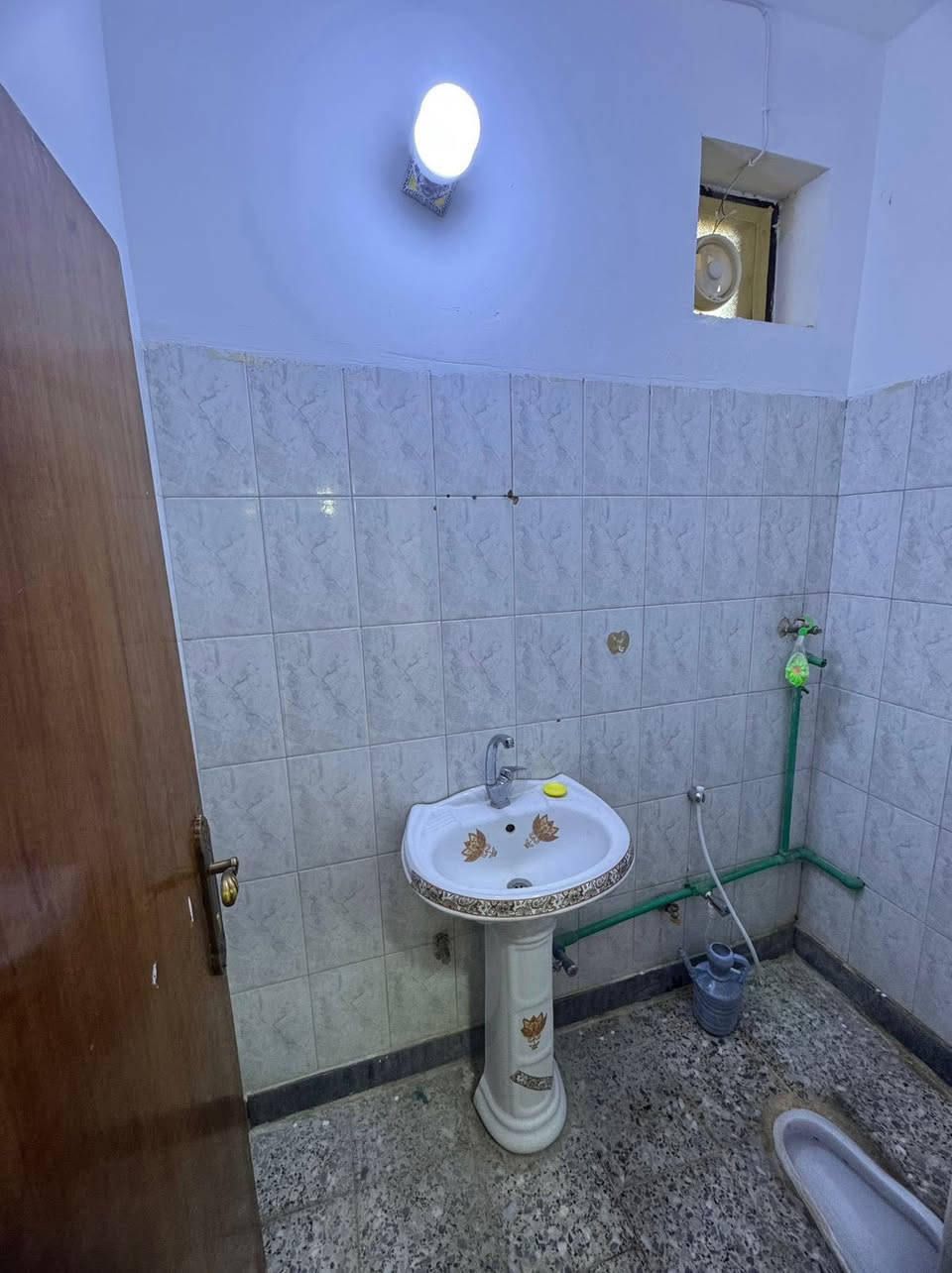 #لـلايـجـار فـي السيـديـة

بيت 300م نظيف جداً يحتوي على :
مداخلين وست غرف نوم وصالة وهول ومطبخ حار بارد وخدمات صحيـة وكراج وحديقـة . 

لـلاستفسار : *********** متوفر واتساب .

بأمكانك عرض عقارك عندنا 
زبائننا الكرام نستقبل كافة عروضكم وطلباتكم 

#مكتب_القيسي_للعقار_والأعمار
شارع المركز مقابل مستلزمات التفاح الاخضر .
