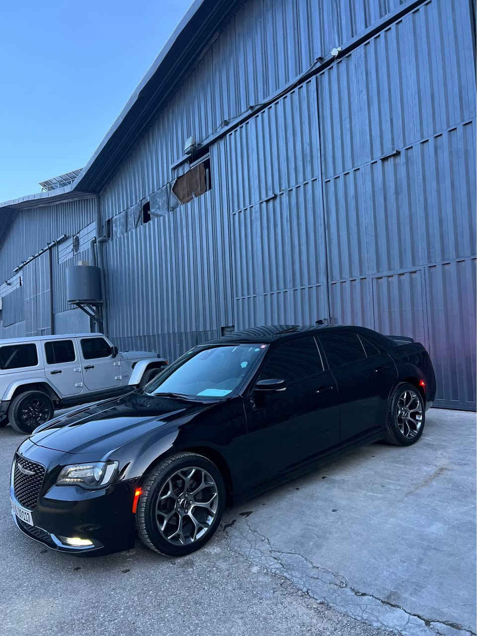 Chrysler Obama 2018

***********

كرايسلر اوباما 2018 S

مواصفات S300(سقف بانوراما-رادار امامي كبير-شفتات بستيرن-مقاعد جلد و تدفئة-رادار جانبي-حساسات خلفية و امامية)

مكينة ٦سلندر حجم ٣.٦لتر تنفس طبيعي
ماشية 60,000 ميل و ب حالة جداً ممتازة 

السيارة كلين تايتل كفالة عامة
بيها ٣ مكان تعديل بارد
بدون دواخل و ارباك
السيارة كلش حلوة و نظيفة

السيارة رقم السليمانية الدولي سنوية ب أسمنا و اكيد شرط التحويل 
مكفولة من كير و محرك و كهربائيات
مكاني السليمانيه

و ب سعر(249 $) ورقة و بيها مجال السليمانية, العراق
