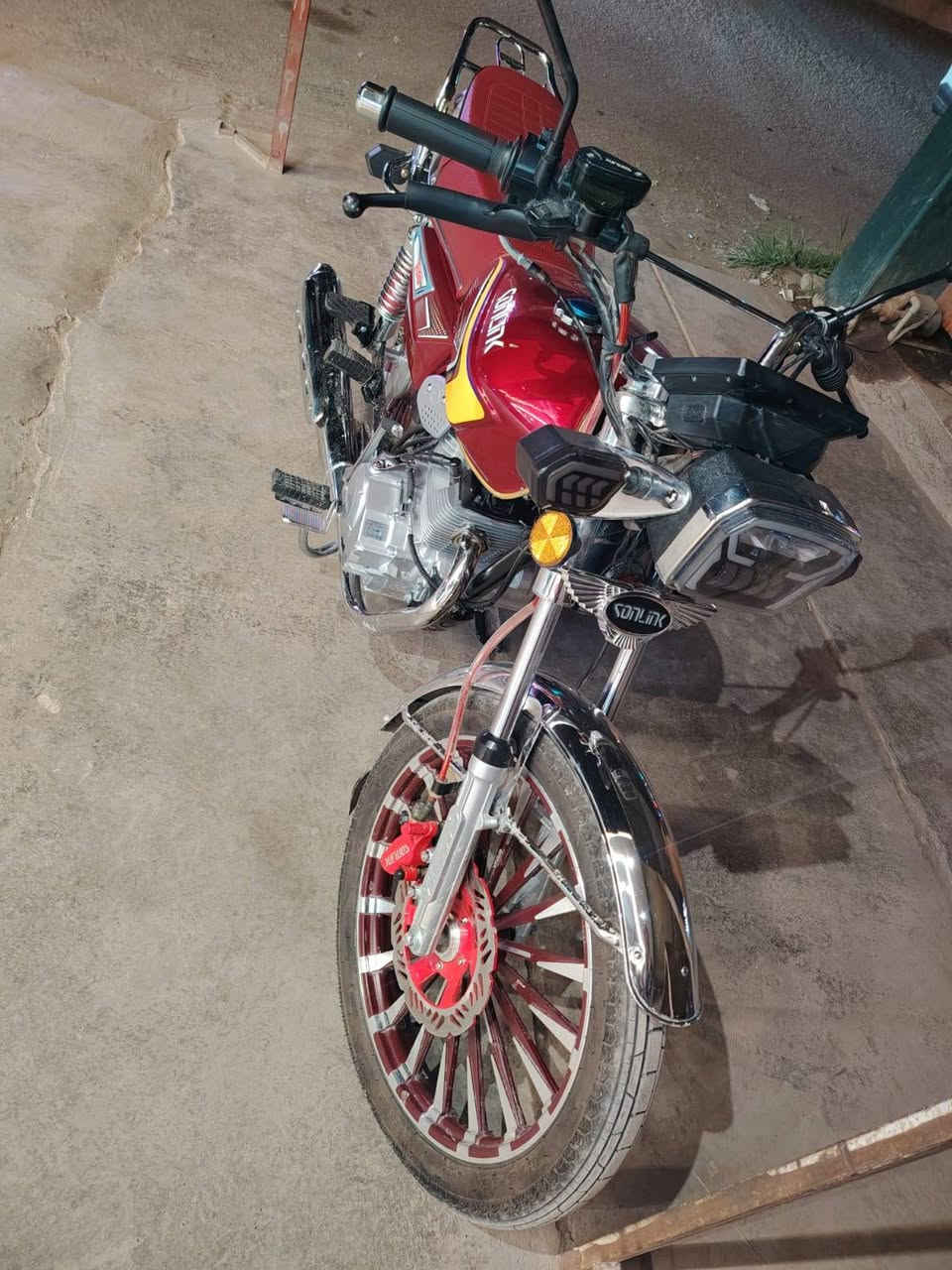 السلام عليكم ايراني 2025 مستعمل شي قليل السعر 850الف وبي مجال بسيط للاستفسار على الرقم39831567 077
