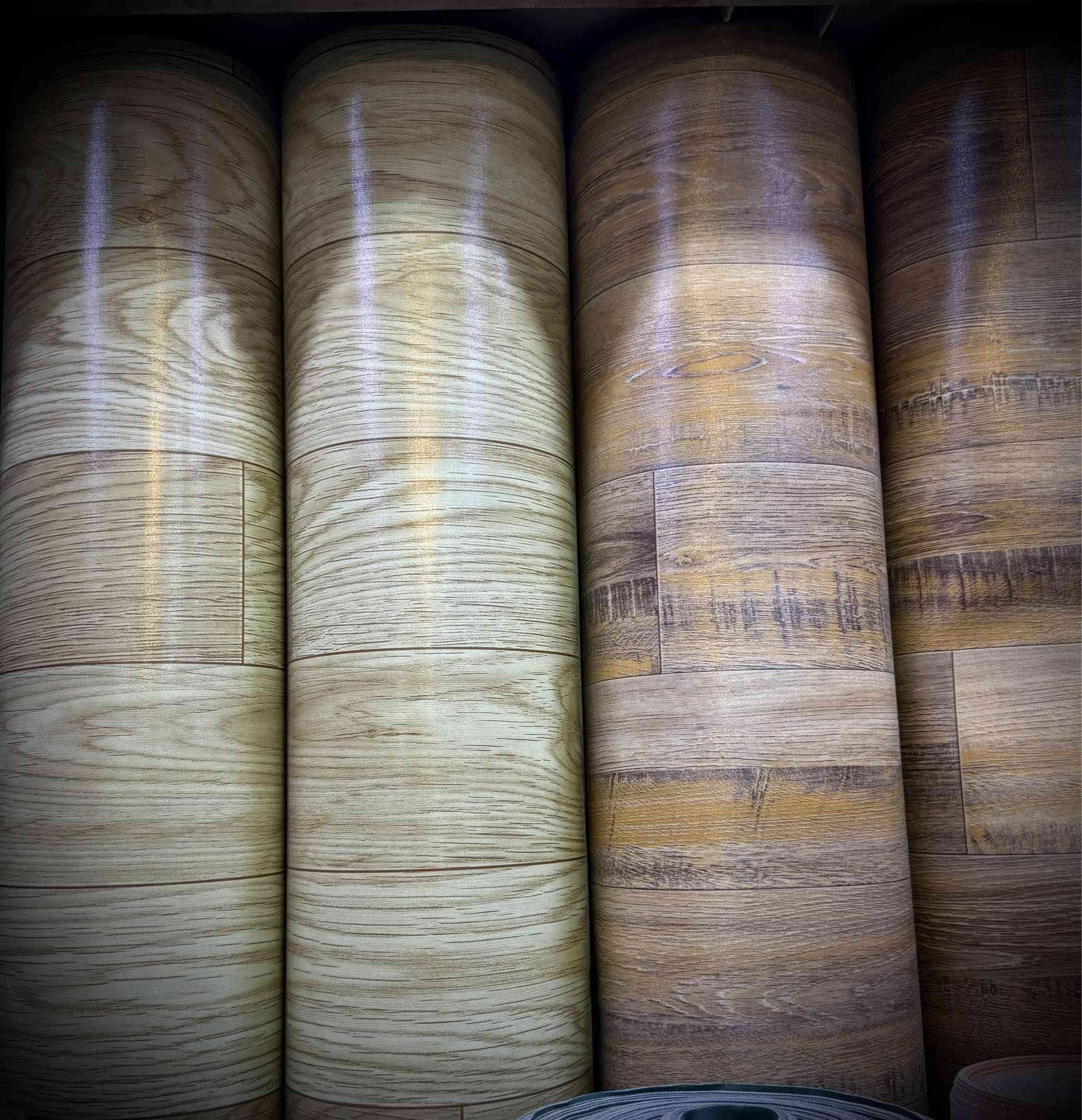 هل تبحث عن الفخامة والمتانة وبأفضل سعر في بغداد؟
في "ديكور النخبة"، نقدم لكم الحل الأمثل لتجديد أرضيات منازلكم ومكاتبكم بأحدث تشكيلة من الأرضيات البلاستيكية (الباركيه المرن) ذات المواصفات العالمية.
لماذا تختار باركيه النخبة؟
• سمك  2 ملم: يوفر عزلًا ممتازًا للصوت والحرارة ومتانة تدوم لسنوات.
• قياسات ذكية: رولات عملاقة بقياس (2 متر عرض × 20 متر طول) لتغطية مساحات واسعة بفرشة واحدة وبدون فواصل مزعجة.
• مقاومة كاملة: بضاعتنا ضد الماء والرطوبة تماماً، وسهلة التنظيف بمسحة واحدة.
• تصاميم عصرية: نقشات خشبية بلجيكية وألوان حديثة تناسب كافة الأذواق (مودرن وكلاسيك).
• سهولة التركيب: يمكن فرشه مباشرة فوق السيراميك أو الأرضيات الصب دون الحاجة لتكسير أو أنقاض.
📍 الموقع: بغداد - بغداد الجديدة - شارع المفروشات - (قرب كراج أبو الهيل).
🚚 خدمة التوصيل: متوفرة لكافة مناطق بغداد والمحافظات.
📞 للاستفسار وحساب التكلفة: يرجى الاتصال بنا أو مراسلتنا عبر الواتساب مباشرة.
0777 511 9092
(اكتب مساحة غرفتك وسنعطيك السعر فوراً) بغداد, العراق
