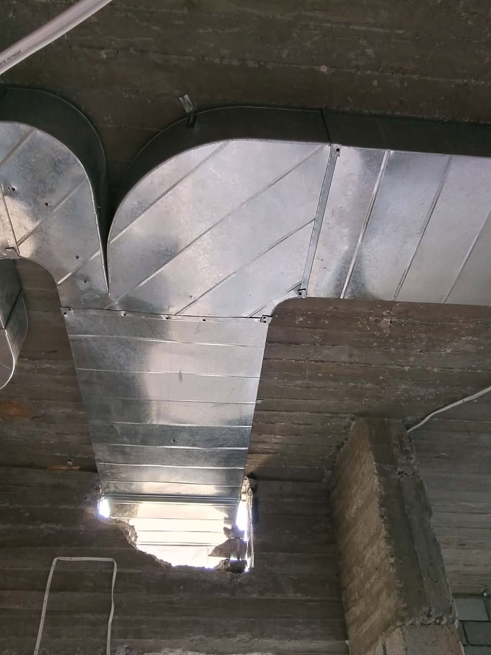 السلام عليكم اليريد ابو دكتات تبريد مركزي اسطه بل دكتات خبره اكثر من 15سنه لعمل دكتات تبريد مركزي وعمل ساحبات المطابخ والمطاعم اسعار مناسبه والكافيتريات والبيوت الرقم  كورك *********** اسيا *********** اسيا مع عنوان موصل حي شيماء محل المهندس  مندوبه ملاك لتحتار 😍😍🥰🥰🌹🌹🌹اسعار مناسبه مع اسطه ابو زيد الطائي شاطر وشغلو كدامكم نضيف شرط 🔨🪛👌👌📞📞👷‍♂️
