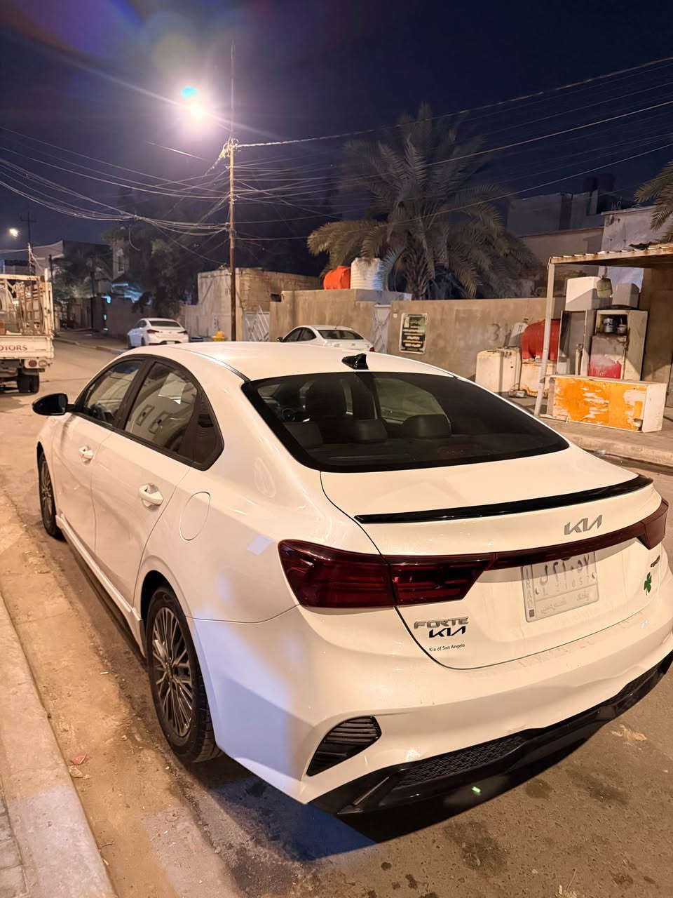 اسلام وعليكم كيه فورتي جيتي لاين 2022 للبيع

فول مواصفات 💯
السياره جديده معنه الكلمه السياره منقصها برغي 
حدثها بس بنيد مبدل والباقي كله كفاله السياره رقم بغداد معوقين والمعوق بحاله جيده وجاهز للوكاله بي وكت شراي تصل مو شراي لا تعبني السعر 148 مكاني البصره المعقل وهذا رقمي *********** البصرة, العراق
