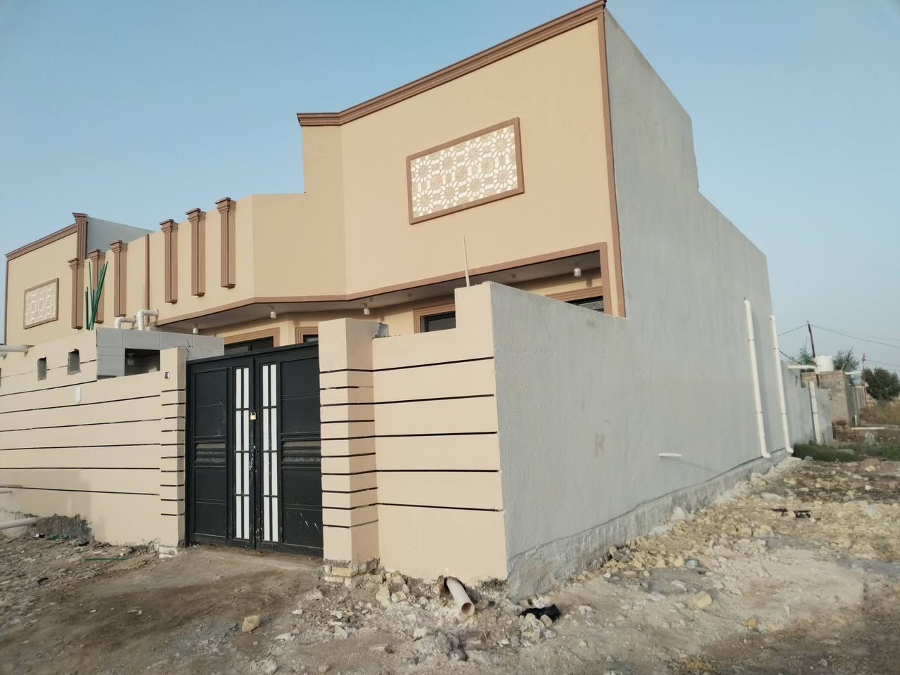 بيت للبيع في حي التجار ١٥٠متر واجه ١٠
بناء جديد طابوك صب كونكريت
يتكون من غرفتين وصالة ومطبخ
واستقبال وطارمة وصحيات داخلية وخارجية
نظام دكتات تبريد مركزي
شغل درجة اولى
واجهة فوم
البيت جاهز للسكن
كهربائيات وماي كامل
باقي فقط الارضية
للاستفسار
***********
*********** واتس اب
