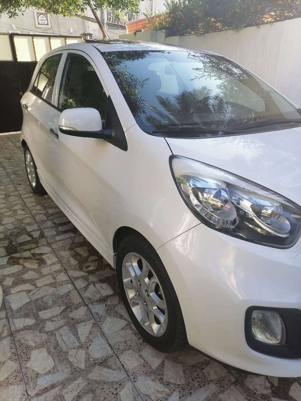 السلام عليكم
كيا بيكانتو 2015 لون ابيض وارد خليجي فول مواصفات السيارة مكفولة عدى مكانين بارد فقط رقم اربيل ترقيم جديد تحويل او وكالة 

مواصفات
فتحة سقف
بصمة تشغيل
بصمة ابواب   
تحكم ستيرن جهتين  
ويل كب كروم
حساسات خلفية 
يدات نيكل
اشاير بالمري
لد نهاري  
مانع انزلاق
 حساس اطار
مري شفط
مري كهرباء  
AUX و USB
 بلوتوث وحاكية تليفون 

السعر 103$ وبيها مجال   

مكاني بغداد علي الصالح
للاستفسار 
واتساب ***********

***********
