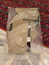 ارضيات الاندكروز  اصليه مال شركه غير مستخدمه وعندي هوك لاندكروزر  اصلي...