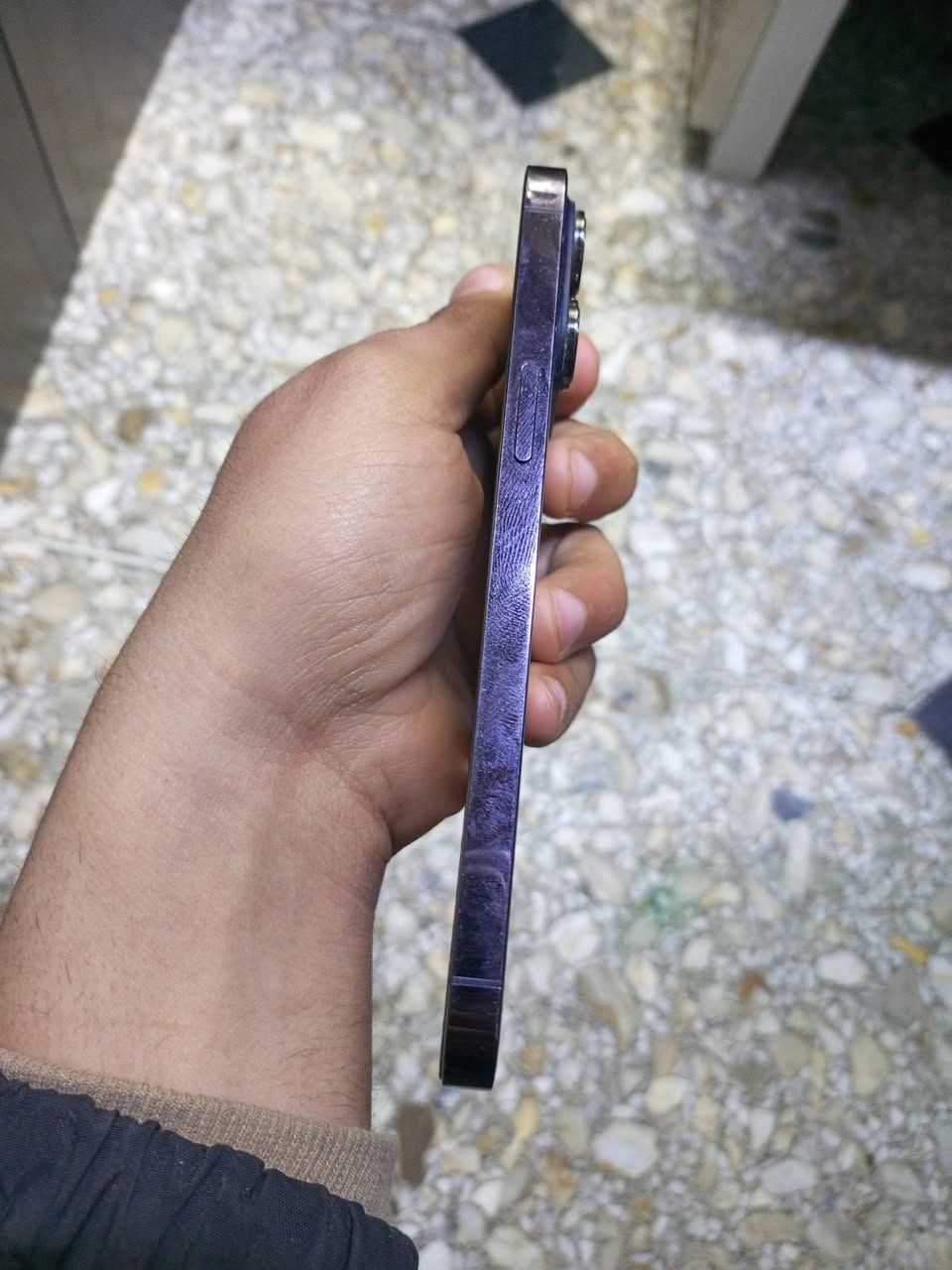 سلام عليكم ايفون للبيع كارتونه ويا مبدل شاشه 3 خيارت اصليه بطاريه 86 السعر 750 رقم ***********
