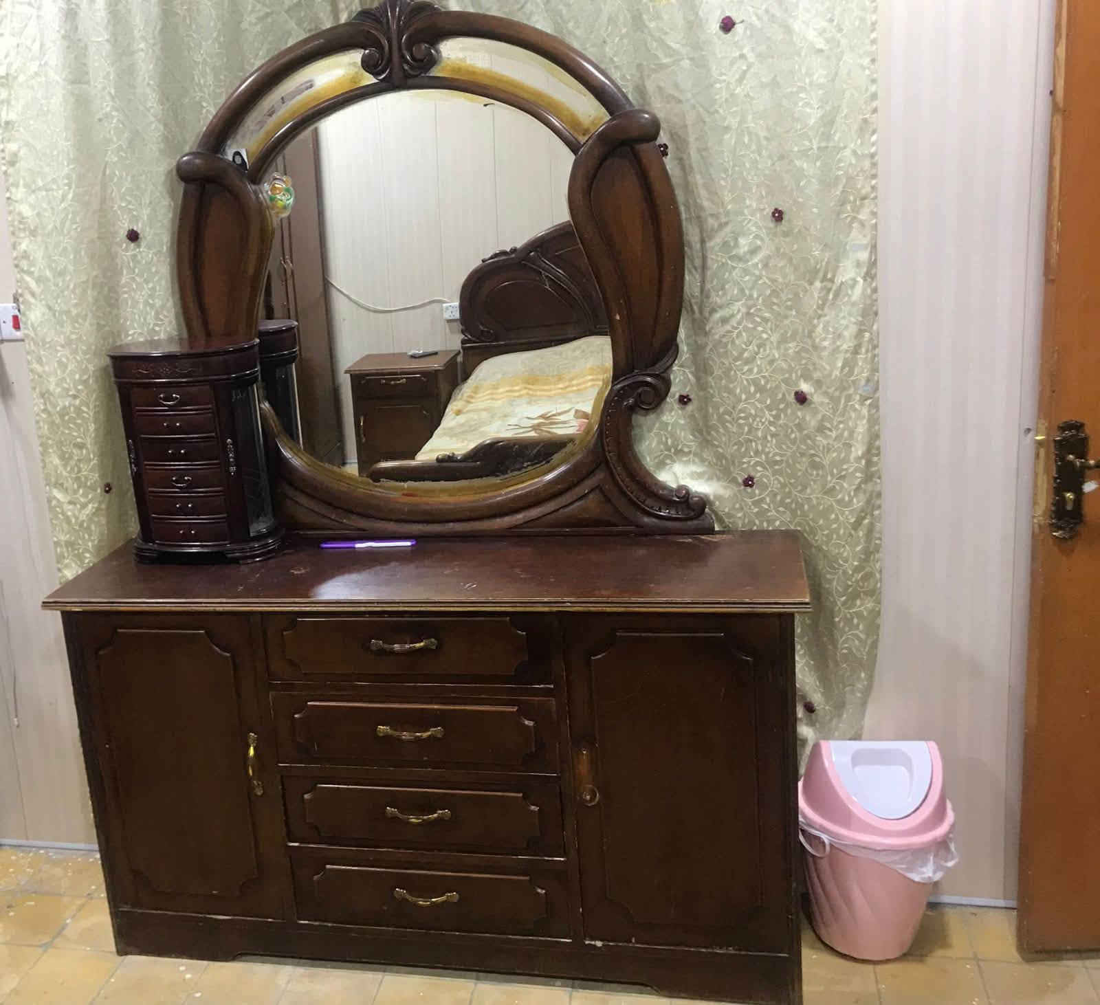 غرفه اخشاب للبيع البصرة ***********
سعر ٤٠٠ وبين مجال
