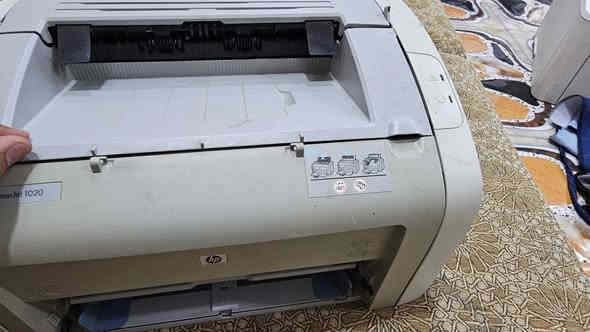طابعة ليزرية hb laseJet 1020
ابيض واسود 
١٨ نسخة بدقيقة 
طباعة من الموبايل والابتوب من خلال كيبل 
طابعة مستخدم  شغال 
كاترج باودر جديد بيها 
نقص حاضن ورق  
وحدة من حلقات باب تبديل الكاترج مكسوره 
ما ماثره ع شغل الطابعة  
تشتغل بشكل جيد 
خدمية للملازم والطلاب والمكاتب والاستخدام الشخصي 
مع كيبل لابتوب 
مع كيبل كهرباء 
السعر  ٦٠ الف توصيل متوفر لكل المحافظات 
‎0783 272 3890
