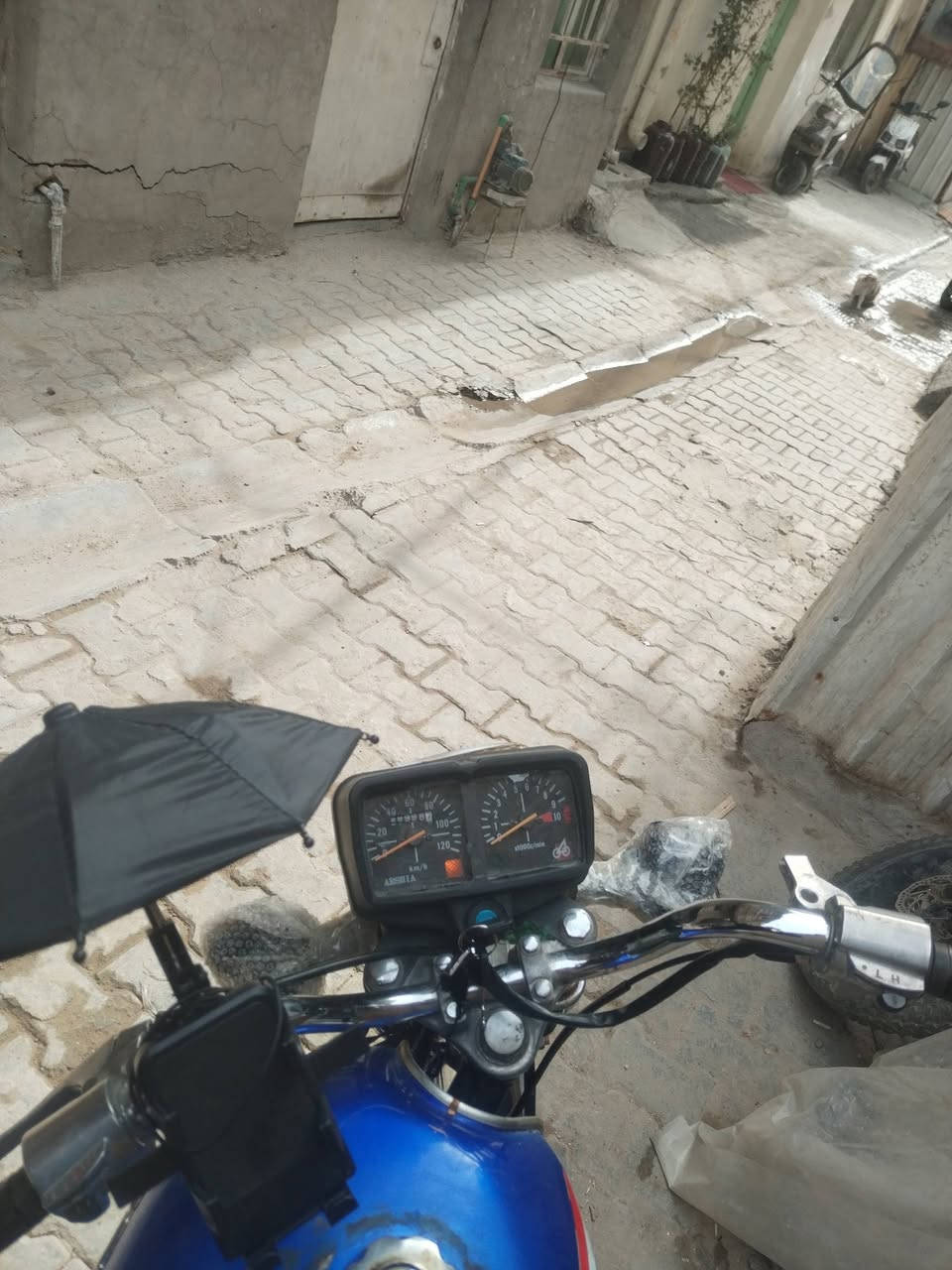 سلام عليكم دراجة ايراني للبيع دراجة خير من الله كلشي مناقصها ابد دراجه تخبل نضيفه العنوان بغداد السعر 350 وبيها مجال رقم ***********
