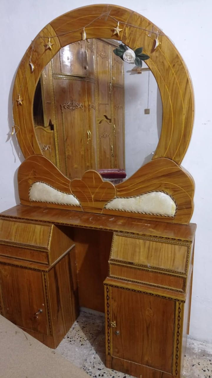 للبيع 
غرفة اخشاب للبيع نظيفة استعمال قليل السعر 800 الف مكاني كربلاء الحر للتواصل ***********
