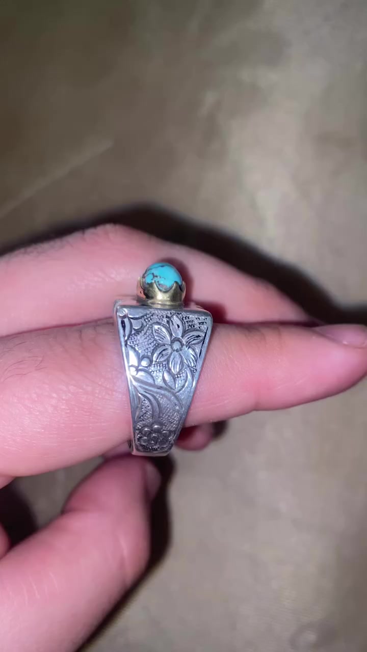 فضة عراقية وحجرة فيروزية اصلية قديمة وصياغة عراقية بامتياز السعر وقفل ١٥٠ الف وتتوفر خدمة توصيل لكل محافظات العراق


**إذا كنت صاحب هذا الإعلان وتريد حذفه لأي سبب، رجاءا أرسل رسالة إلى الدعم الفني**