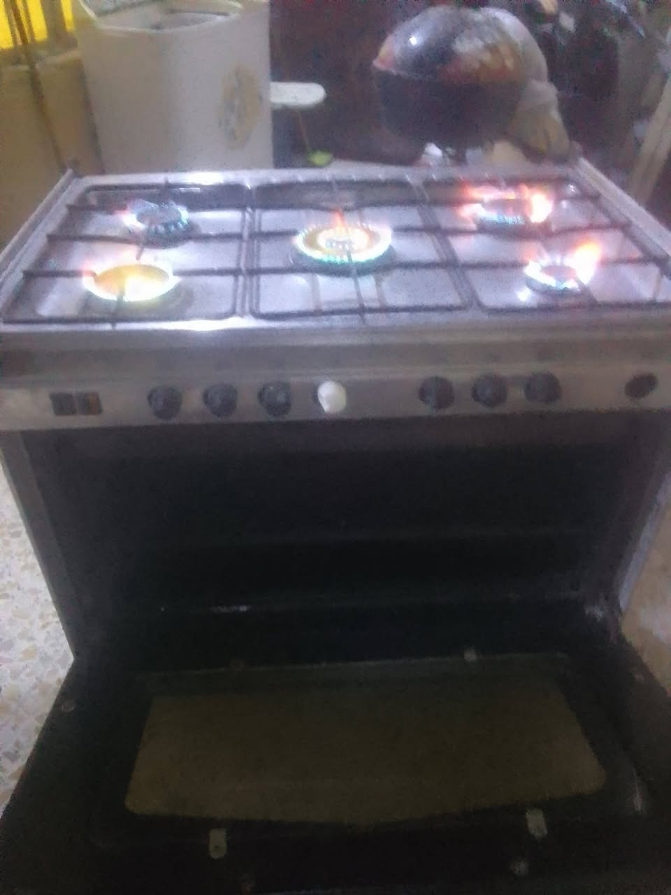 طباخ خمس عيون بالة كويتي شرط الشغل حتى الفرن شغال ١١٠ الف العنوان البصرة الحيانية الشراي يتصل ***********
