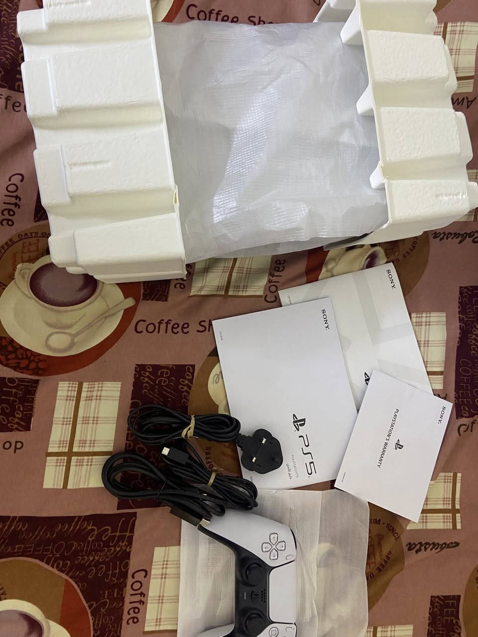 السلام عليكم بلي فايف سلم اوربي ذاكرته واحد تيرا 
اخوان الجهاز حاله حال جديد الله شاهد شخط صغير مابي وبي ضمان وتاخذه من باب البيت
يعني من تاخذه اعتبر نفسك ماخذ جديد كامله كل ملحقاته الاصليه حتى الجياسه مال شركه
بي شكم لعبه داخل جهاز رزدنت ايفل ٢ وسايلنت هيل وفورت نايت و روكت ليك وبعد شكم لعبه
سعره (٦٧٠) رجاءً ادور فكريات لتدخلي  علما ً الجديد سعره من٧٥٠ لل٨٠٠
مكاني بغداد الاعظميه
 شراي يتصل***********
