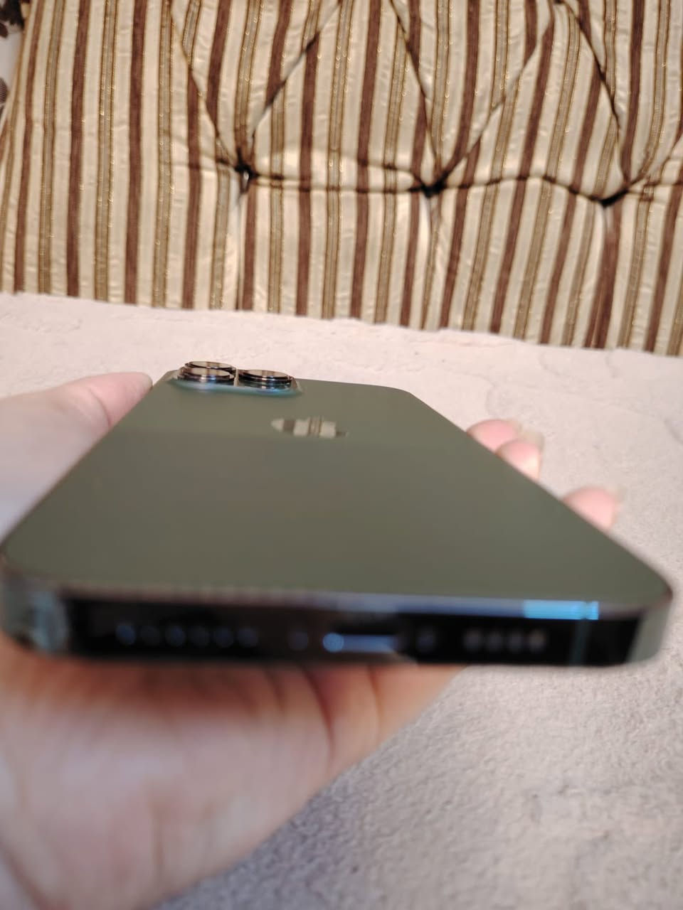 سلام عليكم
ايفون 13 برو ماكس ذاكره 256 لون  زيتوني نضيف استخدام شخصي بطاريته هسه بدلته جديده وكاله شرط الفحص
سعره 550
رقم الهاتف ***********
