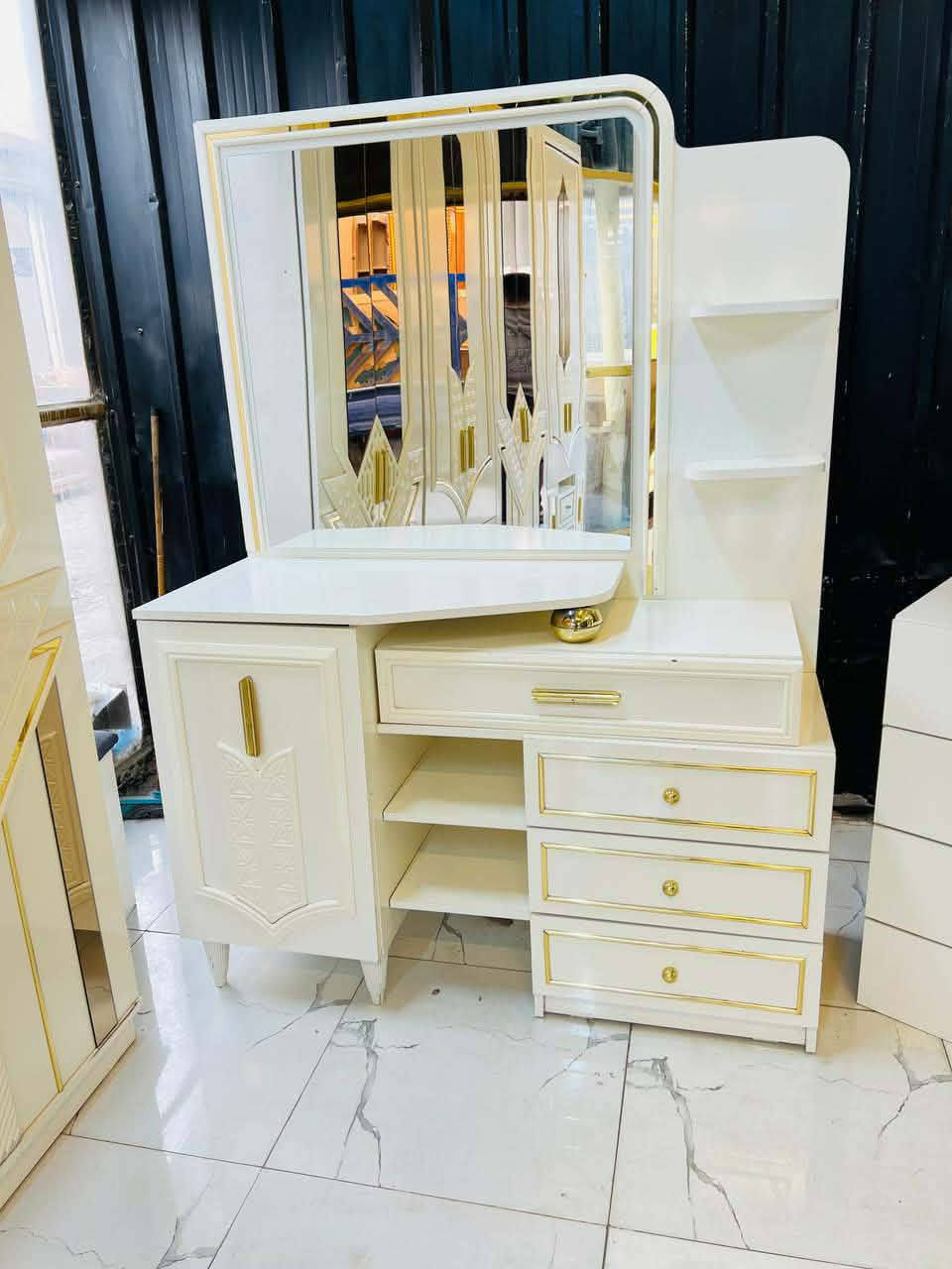 يعني جمال وال اناقة
فقط يم معرض انقرة 🇹🇷 

10 قطع كوالتي عالي صبغ حراري قماش وتر بروف تركي 

نضافة 90 💯 بسعر مليون و 350 مع شد ونقل مجاني 🧑‍🔧🚚 حجز على وتساب*********** تابعو صفحه
