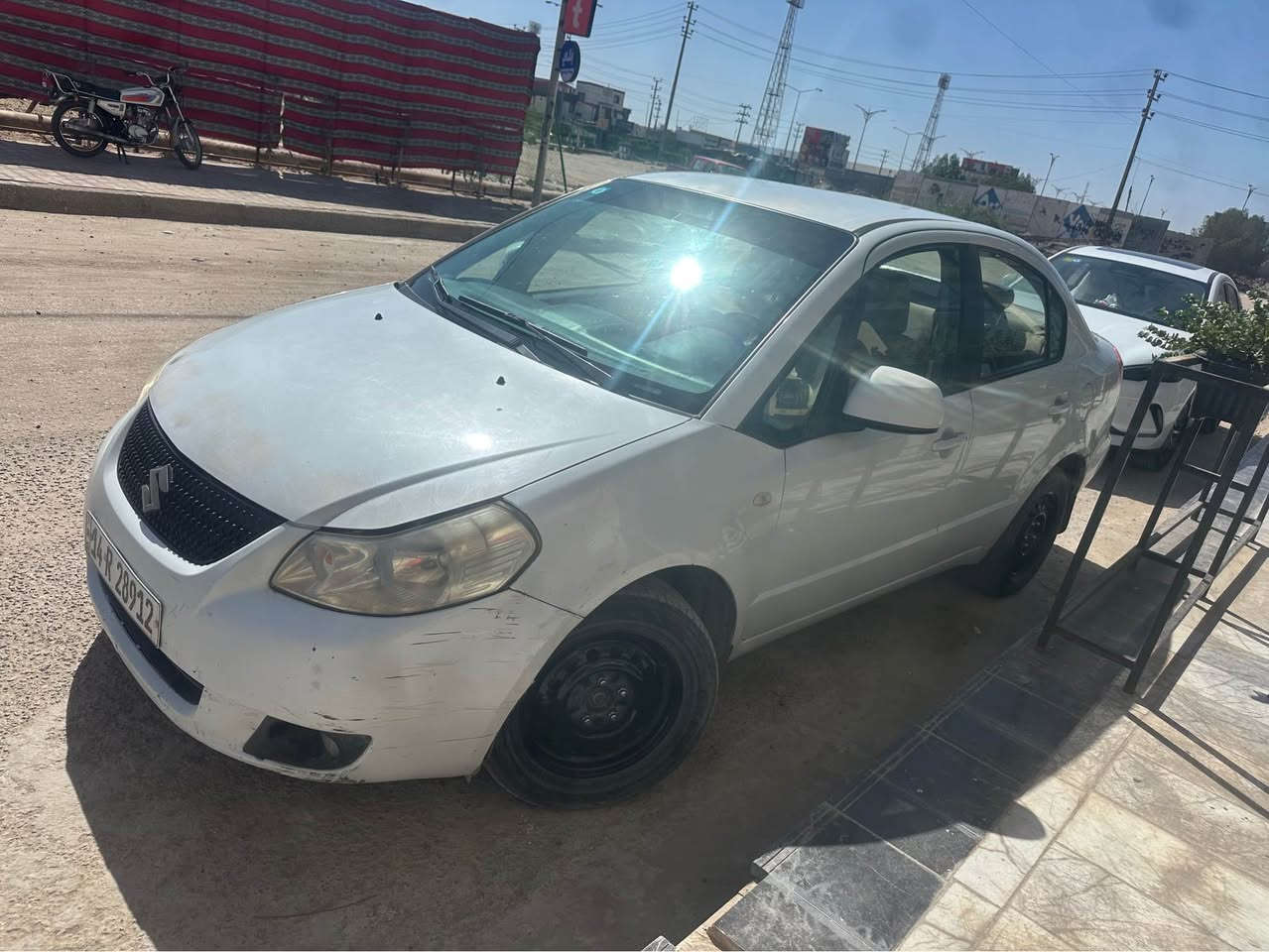 سوزوكي sx4 محرك1600, مكفولة من صبغ والتبديل بيها بارد 3 مكانات، لايتات زنون، تبريد,  تلبيسه للكشنات والستيرن جدد،وتحكم مريات خلفية ،  بسمي سنويه الحد 29 وهزه قبل 6 اشهر، السيارة كلشي بيها بلاد ، تحويل مباشر بيها كم شخط بسيط كما في الصوره
العنوان بصرة
***********
السعر 67 البصرة, العراق
