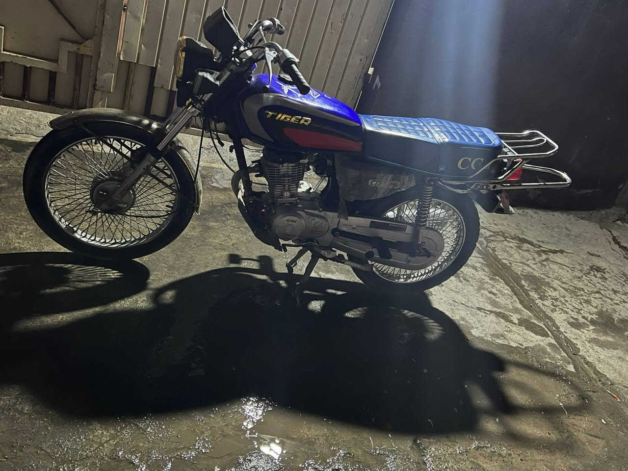 سلام عليكم ماطور تايجر مديل 2019مفتوح مبدل كاسكيت ماطور شرط كله شغاله اشاير لايت نشرات سعر 400وبيها مجال عنوان موصل حي القاهرة
***********واتساب مفتوح خاص مفتوح
