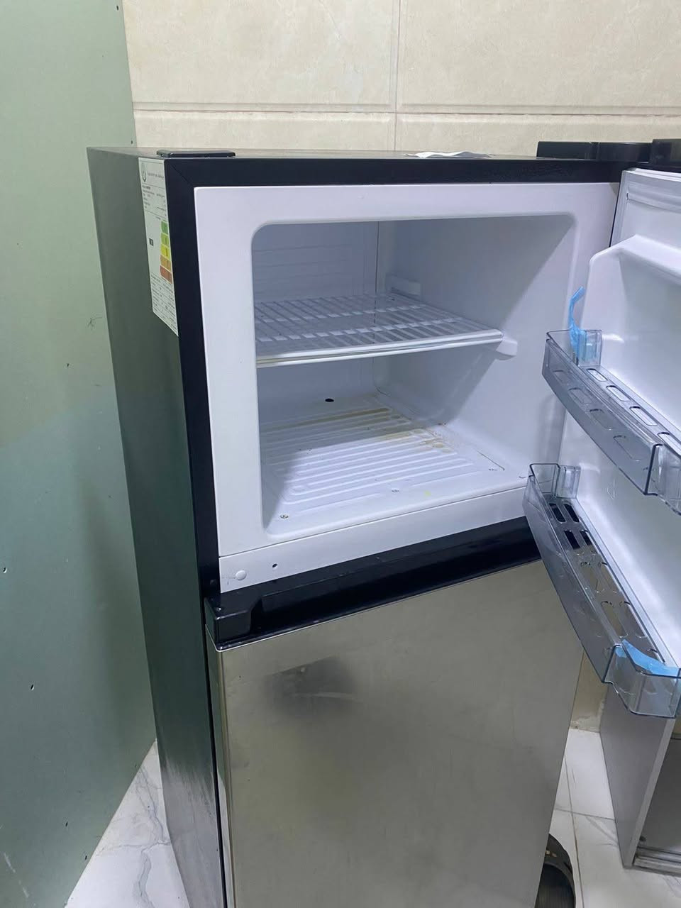 ثلاجه نضيفه كلش استعمال اسبوعين فقط بعده بلنايلون مالته ارتفاع متر ونص سعره 225


**إذا كنت صاحب هذا الإعلان وتريد حذفه لأي سبب، رجاءا أرسل رسالة إلى الدعم الفني**