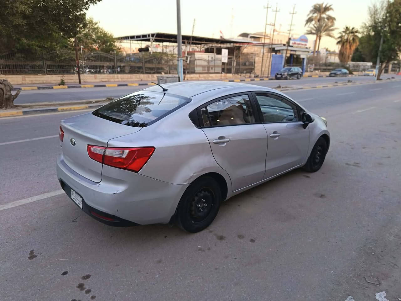 السلام عليكم ورحمة الله وبركاته. للبيع كيا ريو ٢٠١٥ رقم نجف ألماني بأسمي محرك ١٦٠٠ رايدها ب٨٣ وبيها مجال ***********
