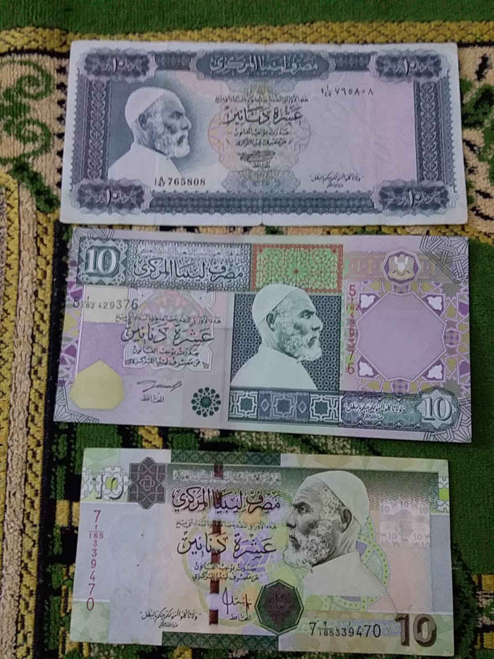 يوجد عمله قديمه للبيع نظيفه 
رقم ***********
