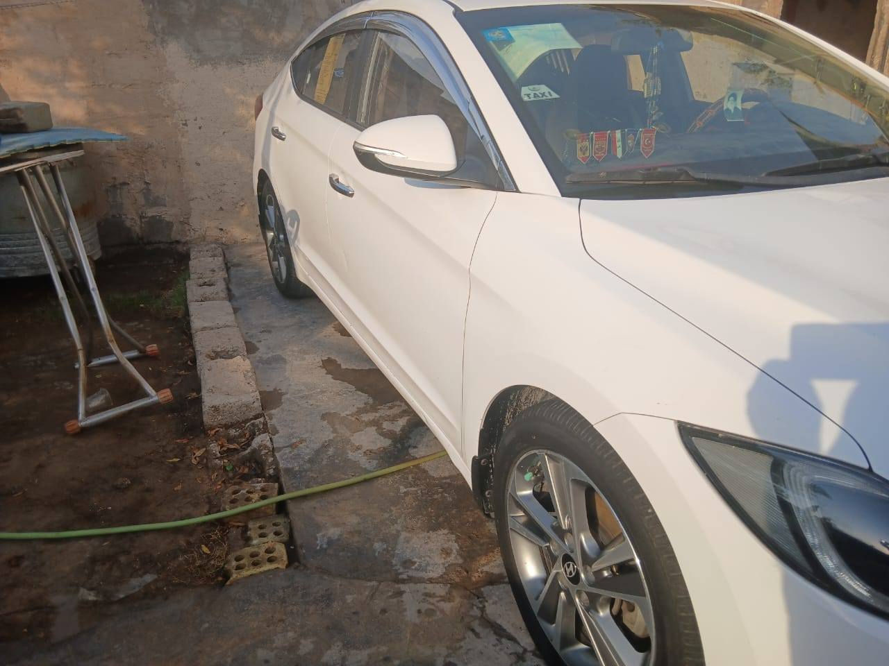 سلام عليكم سياره الانتره مديل ٢٠١٧ مكينه كير كفاله تبريد تخم تاير كهربائيات كله شغاله لايت زنون سياره خير من الله السعر ١٥٥ بيع مستعجل للاستفسار هذا رقمي ***********
