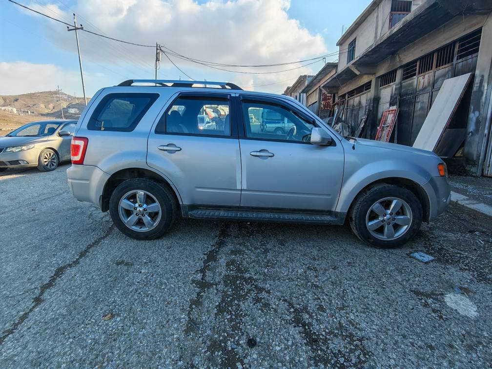 فۆرد ئسکێپ چوار پستن دەبڵ اکسل مۆدیل 2012 ڕەقەم هەولێر سەنەوی تازەیە سێ پارچە بۆیاغە پێش و پشتی کەپسە سیستەم غاز ئیتاڵی تەبرید سارد و گەرم بەشەرت گێڕو مەکینەو کارەباییاتی مەزبووت
شوێن سۆران 
سعر 105 و مەجال
***********
*********** سوران, أربيل
