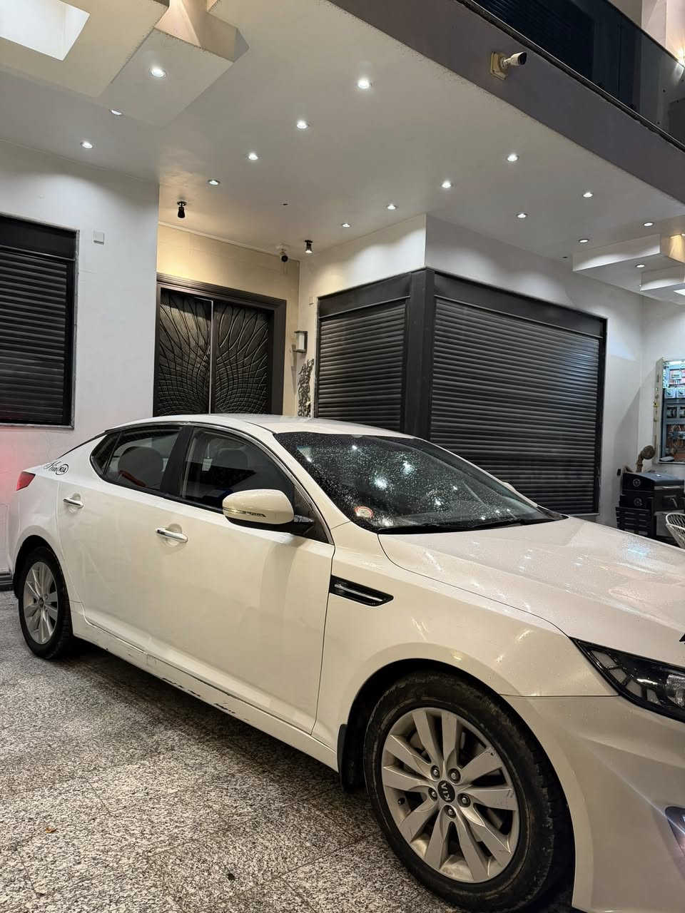 السلام عليكم شباب 
كيا اوبتما موديل ٢٠١٤ خليجي فول عدا البانوراما 
مكفولة من الصبغ والبارد والتبديل 
رقم اربيل باسمي شخصياً 
سنوية ساقطة ورقم قديم 
ماشية 180  الف كيلو 
سيارة كاملة مابيها اي نقص جاهزة لاخر شي 
صدر امامي خلفي جديد 
محرك ٢٤٠٠ دوش 
مكاني بغداد البنوك 
***********
