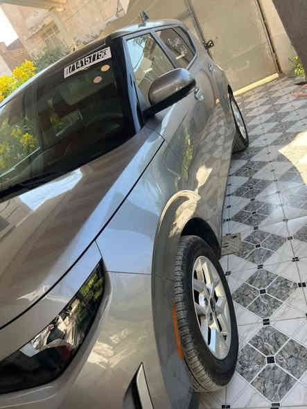 السلام عليكم 
كيا صول 2025 دخول جديد 
ماشية 26 ألف ميل 
حادثها تصليح الدعامية الخلفية وبارد بحجم إصبع بالجاملغ الخلفي أما الباقي كفالة عامة محركها دوش 2000 
والسيارة ممتلئة بالمواصفات عدا فتحة السقف 
سعرها 170 ورقة 
العنوان بغداد الدورة 
للتواصل واتساب أو إتصال 
*********** بغداد
