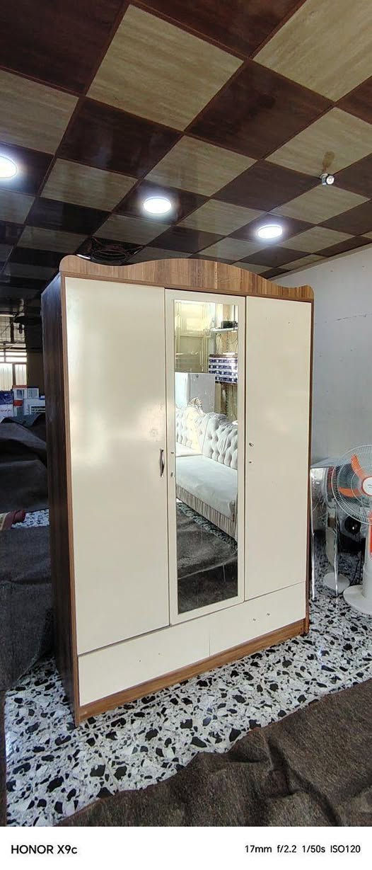 كنتور ثلاثة باب تركي قياس العرض متر و٣٥ وارتفاع مترتين السعر ٧٥ العنوان خانقين بانميل للاستفسار *********** خناقين, ديالى
