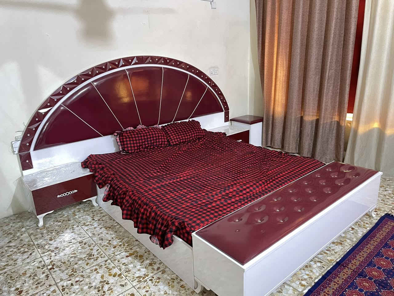 ا
لسلام عليكم 
غرفه نوم  تركيا مستعمله 
غرفه نضيفه نضافتها 80 بلميه 
9 قطعه لونها ماروني 
موقعها بغداد الشعب 
 سعرها 600 وبيها مجال 
الرقم ***********
