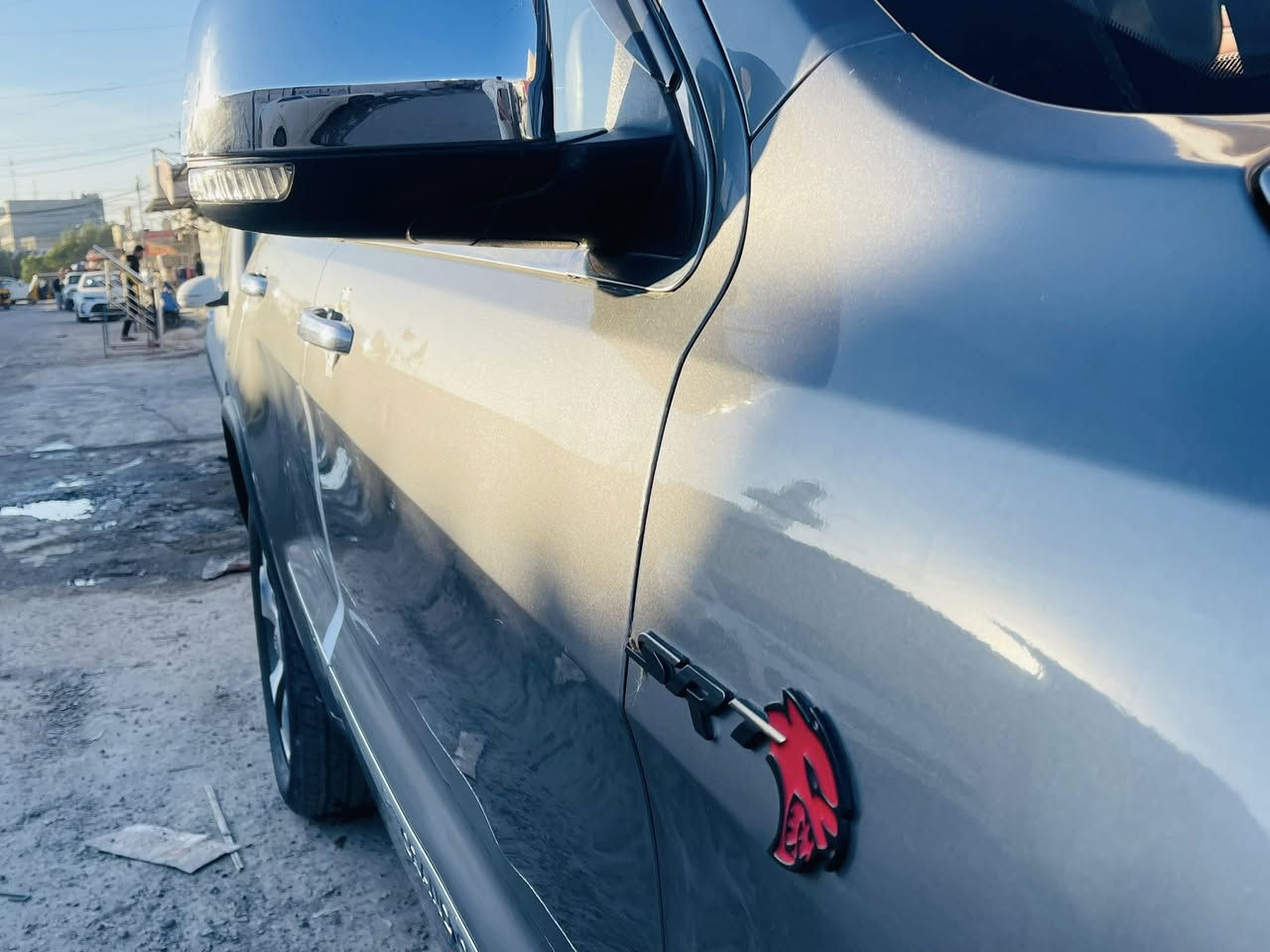 السلام عليكم ورحمة جيب 2012 STR 5700 اوفرلاند 
1/1
كير محرك جدا نظيف وترايك بصرة لان البارحة جيت من جبل كورك وخير من الله 
لون رصاصي طوخ قريب على السموك 
معروفة مواصفات اوفرلاند 
بانوراما / تحكمات شفتات / كشنات تدفئة تبريد ميموري خزن تحكمات كهربائية 
منظومة زنون لونين 
هزه رقم دولي جديد 
تخم تاير امامي جديد شرط كله ع وصولات وآخذك من ايدك وين ماتريد تفحص 
سياره نظيفة جدا جدا داخل مغلف كله نايلون ع بلاد صاجي ومشمشي /شاشة رانج أندرويد كار بلي 
صدر جديد وليس نظيف جديد 
منظومة احتراق جدد 
واتر بم جديد تايوان / مي زيتي / دهن فلتر جديد 
فيت بمب جديد / 
سياره شخصية باسمي تحويل مباشر 
حادثة مرفق بالصور كلش خفيف 
السياره تجي شوفه بعينك وتاخذ تراي 
سعر 160 وبيهه مجال والي ماعنده يجي ياخذه ويروح 
***********
مكانه بغداد البلديات
