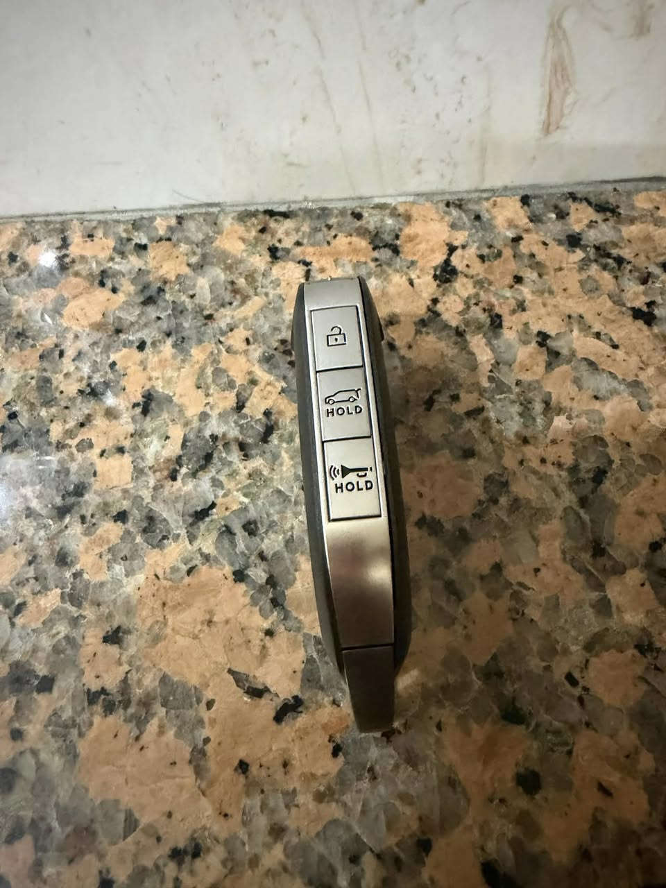 دعاميه سورنتوا موديل 2024و2025 
امريكي اصليه لون ابيض الكسر موضح بالصور 
بصمة سورنتوا امريكي اصليه 
للبيع المكان بغداد الكرخ 
***********
