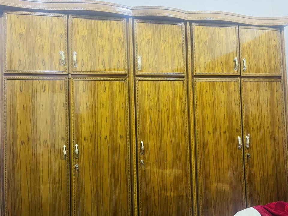 غرفة اخشاب للبيع السعر مليون و٥٠٠وبيها مجال المكان الصوفيه للاستفسار الاتصال علا الرقم ***********
