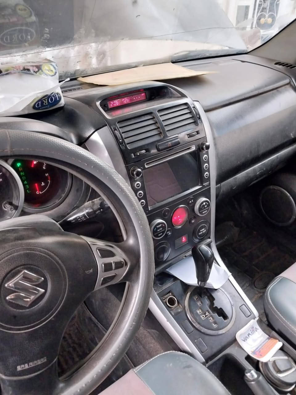 فيتارة رقم ديالى باسمي ٢٠٠٨ السعر٦٠ وبيها مجال بسيط
