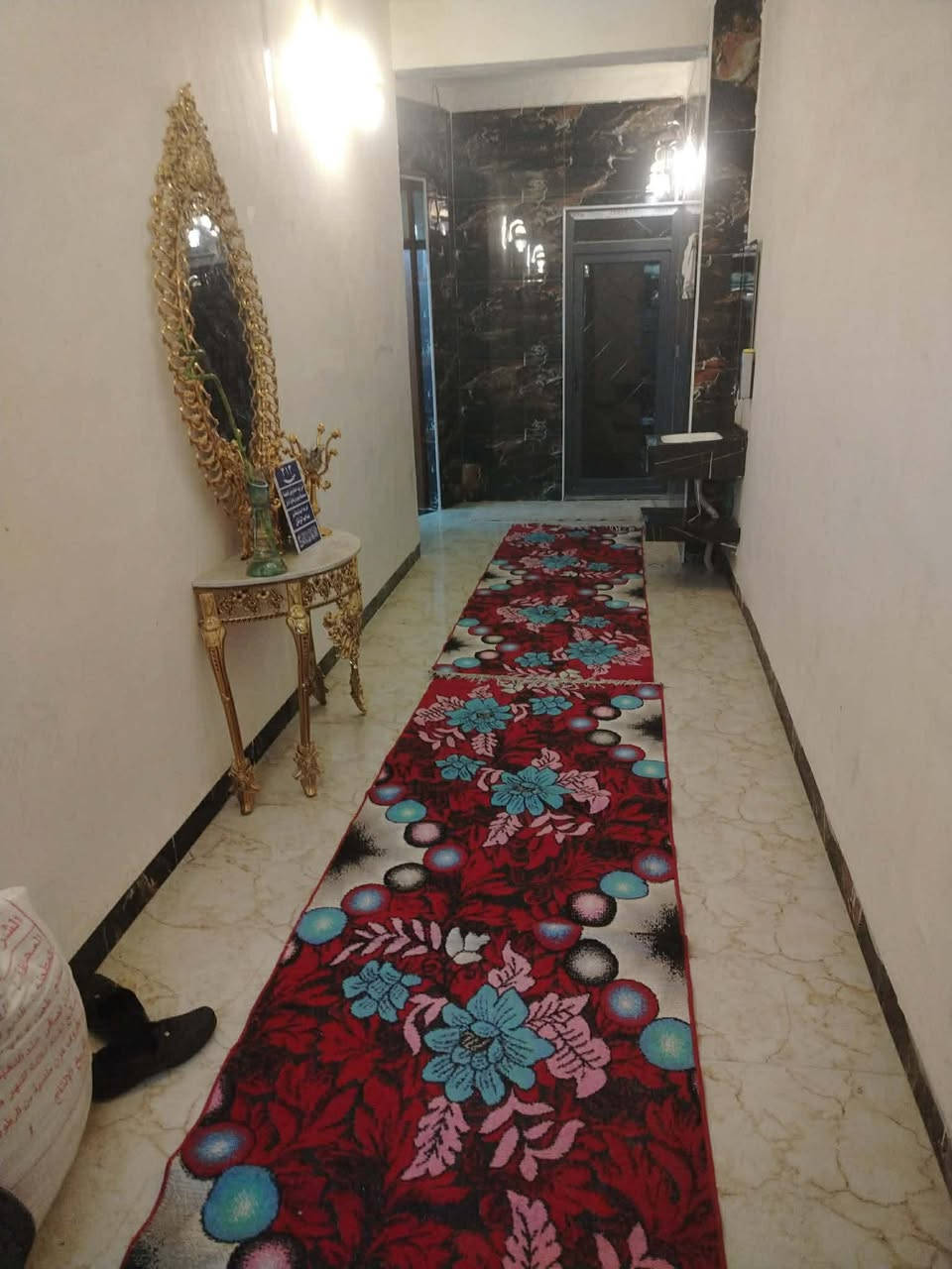 السلام عليكم

بيت 🏠 الايجار حي الجزائر 

مساحته ١٤٠ م واجهه مترتين 

مدخل 

استقبال 

صاله كبيره 

وغرفه 

مطبخ 

حمامات ٢

مناور ٢

الاستفسار ***********

***********

او مراجعة مكتبنا الكائن الجزائر شارع المطاعم قرب صيدليه عالم الدواء اذا ارت بيع عقار او بناء او ترميم ماعليك فقط مراسلتنا 

المطور العقاري
