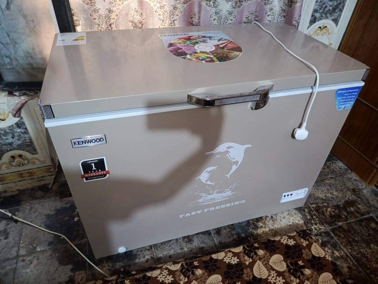 السلام عليكم 
مجمدة للبيع حجم 14 
جديدة استخدمتها فقط أسبوعين واريد ابيعها محتاج فلوسها سعر 400 ألف 
الي يريد يشتري يتصل ع هذا رقم ***********
او واتس
