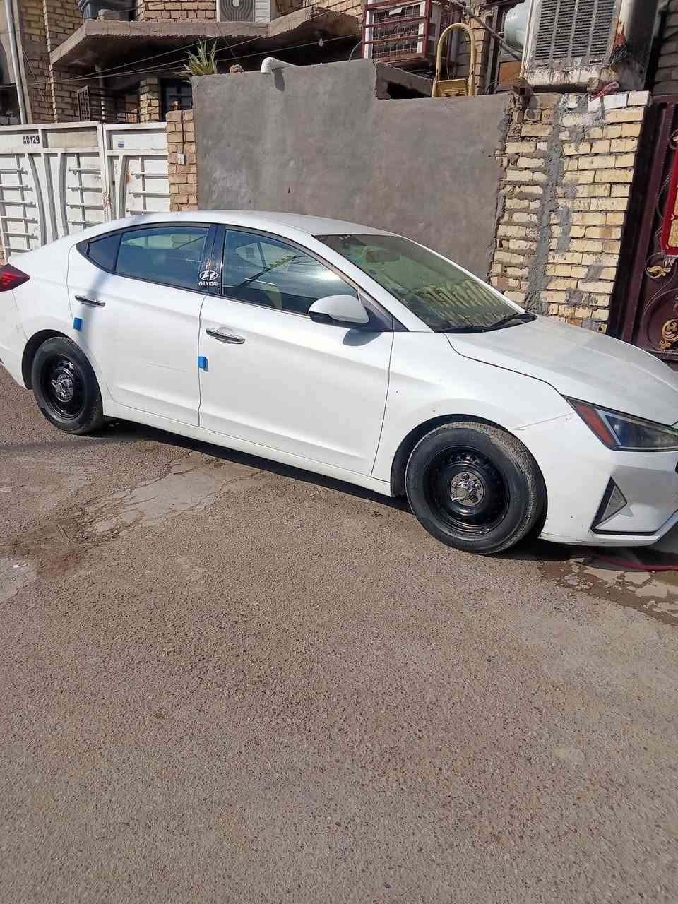 للبيع الانترا موديل 19 سياره جاهزه عنوان بغداد البياع سعر 130 رقم ***********
