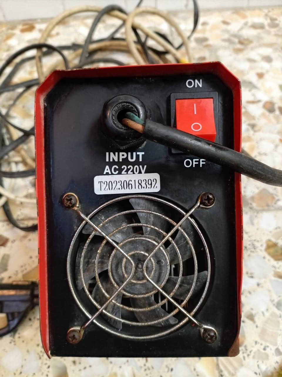 كوسرة ومكينة لحيم  نوعية زينة
مستخدمات قليل للبيت  
كوسرة 35
مكينة 40.       اكو توصيل.      ***********
